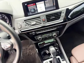 BMW 1 Series 2019 118i M Спортивный костюм интерьер фото 9 BMW 1 Series 2019 118i M Спортивный костюм интерьер фото 9