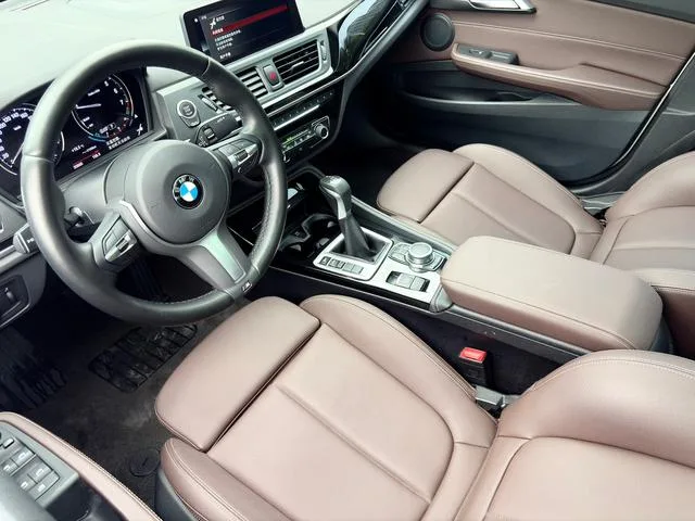 BMW 1 Series 2019 118i M Спортивный костюм интерьер фото 10 BMW 1 Series 2019 118i M Спортивный костюм интерьер фото 10