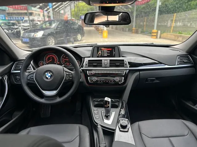 BMW 3 Series 2017 320Li Fashionable interior photo 10