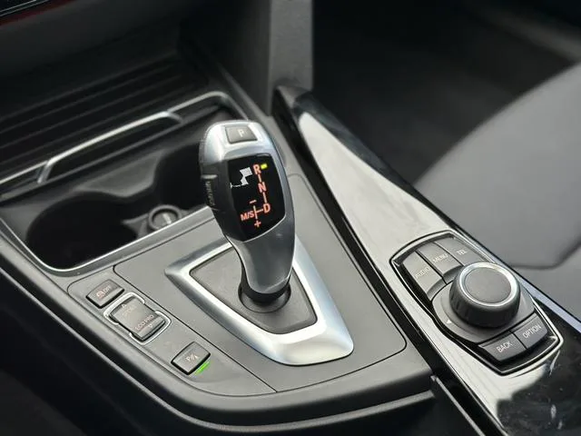 BMW 3 Series 2017 320Li Fashionable interior photo 12