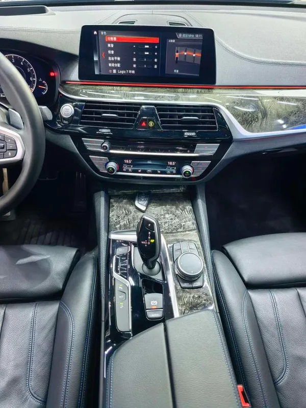 BMW 6 Series GT 2019 630i M Sports suit interior photo 11 BMW 6 Series GT 2019 630i M Sports suit interior photo 11