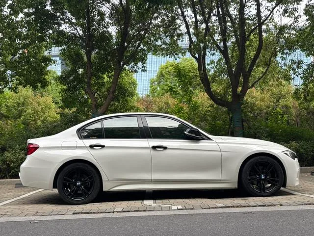 BMW 3 Series 2019 320i M Sports Obsidian Night Edition exterior photo 7 BMW 3 Series 2019 320i M Sports Obsidian Night Edition exterior photo 7