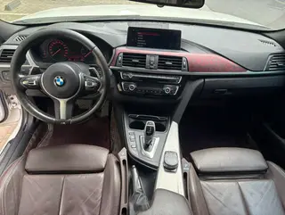 BMW 3 Series 2019 320i M Sports Obsidian Night Edition interior photo 10 BMW 3 Series 2019 320i M Sports Obsidian Night Edition interior photo 10