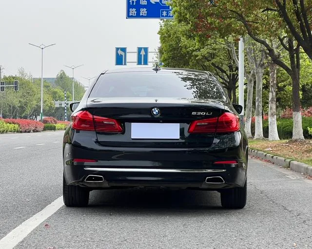 BMW 5 Series 2018 530Li Premium Class Luxury Set exterior photo 4 BMW 5 Series 2018 530Li Premium Class Luxury Set exterior photo 4