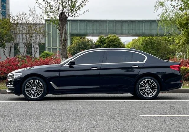BMW 5 Series 2018 530Li Premium Class Luxury Set exterior photo 5 BMW 5 Series 2018 530Li Premium Class Luxury Set exterior photo 5