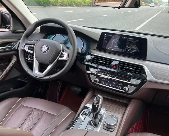 BMW 5 Series 2018 530Li Premium Class Luxury Set interior photo 11 BMW 5 Series 2018 530Li Premium Class Luxury Set interior photo 11