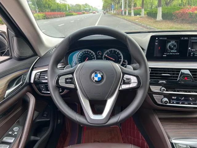 BMW 5 Series 2018 530Li Premium Class Luxury Set interior photo 12 BMW 5 Series 2018 530Li Premium Class Luxury Set interior photo 12
