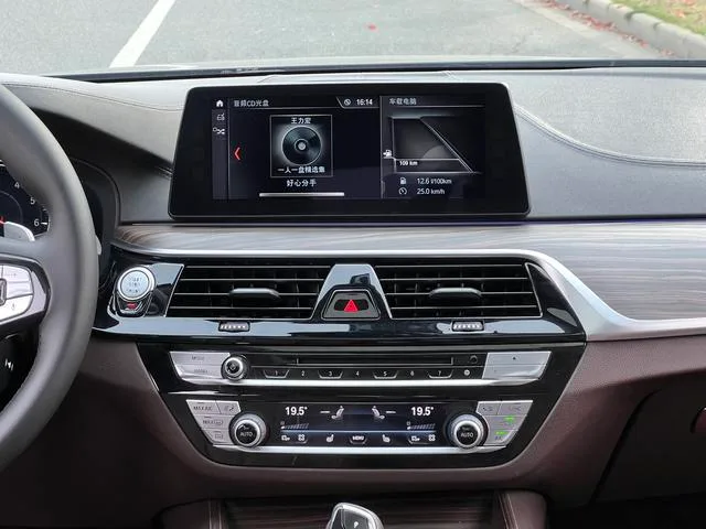 BMW 5 Series 2018 530Li Premium Class Luxury Set interior photo 13 BMW 5 Series 2018 530Li Premium Class Luxury Set interior photo 13