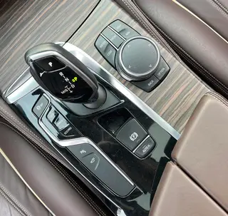 BMW 5 Series 2018 530Li Premium Class Luxury Set interior photo 15 BMW 5 Series 2018 530Li Premium Class Luxury Set interior photo 15
