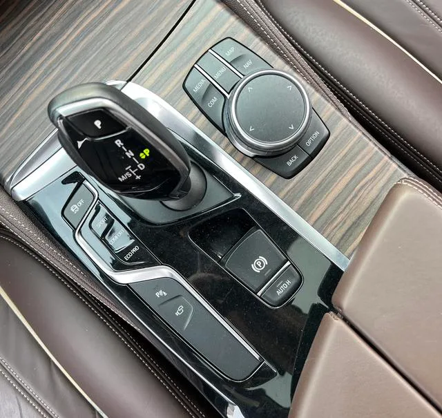 BMW 5 Series 2018 530Li Premium Class Luxury Set interior photo 15 BMW 5 Series 2018 530Li Premium Class Luxury Set interior photo 15