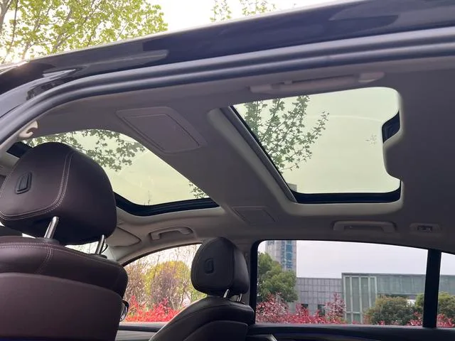 BMW 5 Series 2018 530Li Premium Class Luxury Set interior photo 19 BMW 5 Series 2018 530Li Premium Class Luxury Set interior photo 19