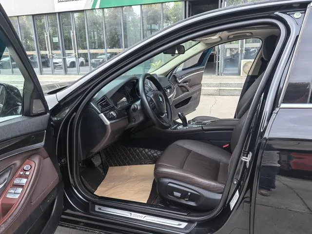 BMW 5 Series 2017 525Li Set de diseño de lujo interior foto 11 BMW 5 Series 2017 525Li Set de diseño de lujo interior foto 11