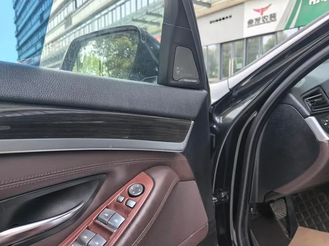 BMW 5 Series 2017 525Li Set de diseño de lujo interior foto 12 BMW 5 Series 2017 525Li Set de diseño de lujo interior foto 12