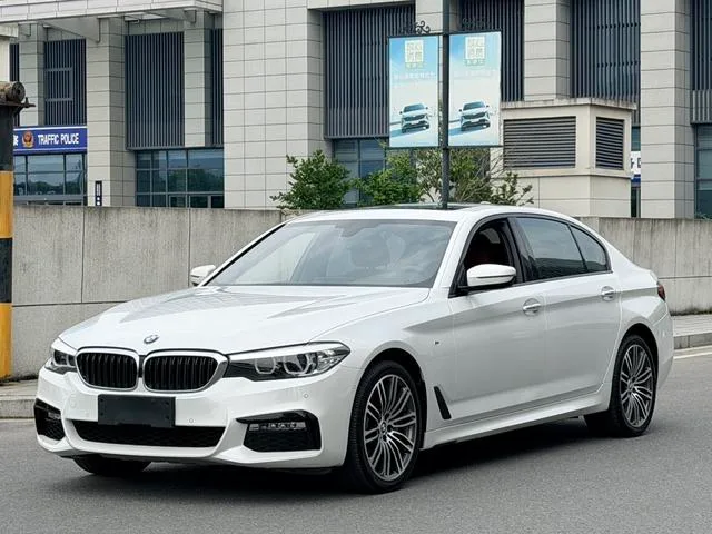 BMW 5 Series 2018 Restyling 530Li Leading Type M Sports suit exterior photo 1 BMW 5 Series 2018 Restyling 530Li Leading Type M Sports suit exterior photo 1