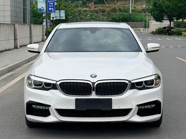 BMW 5 Series 2018 Restyling 530Li Leading Type M Sports suit exterior photo 2 BMW 5 Series 2018 Restyling 530Li Leading Type M Sports suit exterior photo 2