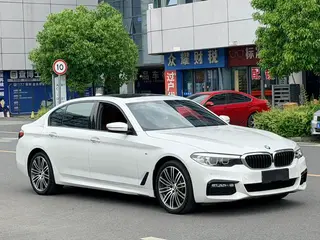 BMW 5 Series 2018 Restyling 530Li Leading Type M Sports suit exterior photo 3 BMW 5 Series 2018 Restyling 530Li Leading Type M Sports suit exterior photo 3