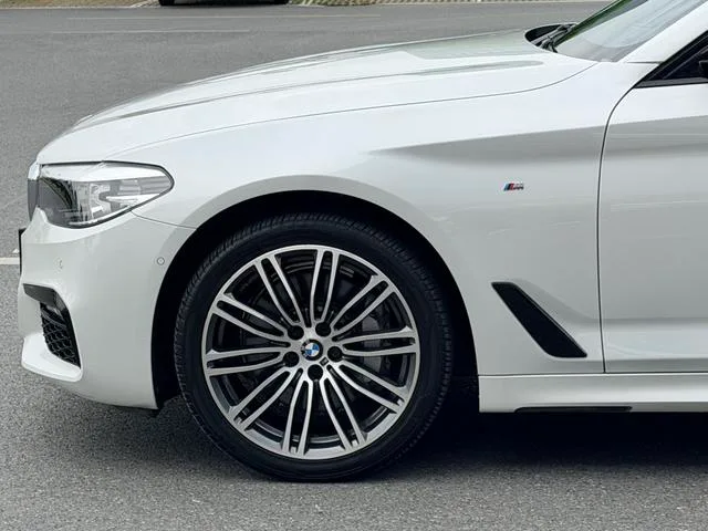 BMW 5 Series 2018 Restyling 530Li Leading Type M Sports suit exterior photo 7 BMW 5 Series 2018 Restyling 530Li Leading Type M Sports suit exterior photo 7