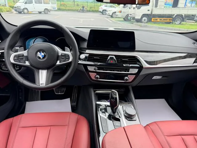 BMW 5 Series 2018 Restyling 530Li Leading Type M Sports suit interior photo 10 BMW 5 Series 2018 Restyling 530Li Leading Type M Sports suit interior photo 10