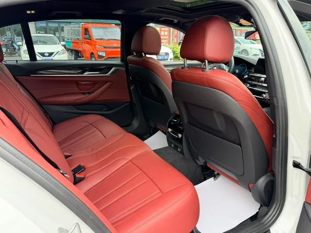 BMW 5 Series 2018 Restyling 530Li Leading Type M Sports suit interior photo 11 BMW 5 Series 2018 Restyling 530Li Leading Type M Sports suit interior photo 11
