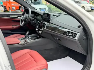 BMW 5 Series 2018 Restyling 530Li Leading Type M Sports suit interior photo 12 BMW 5 Series 2018 Restyling 530Li Leading Type M Sports suit interior photo 12
