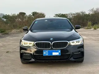 BMW 5 Series 2019 530Li Líder M Conjunto deportivo exterior foto 2 BMW 5 Series 2019 530Li Líder M Conjunto deportivo exterior foto 2