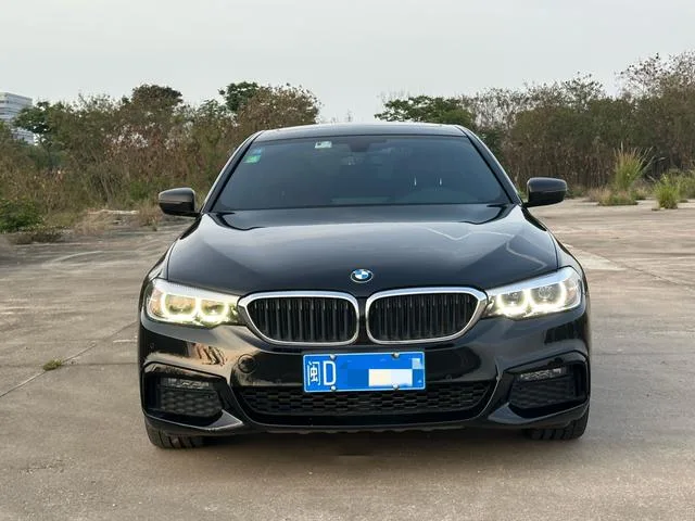 BMW 5 Series 2019 530Li Líder M Conjunto deportivo exterior foto 2 BMW 5 Series 2019 530Li Líder M Conjunto deportivo exterior foto 2