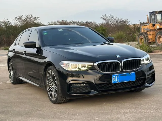 BMW 5 Series 2019 530Li Líder M Conjunto deportivo exterior foto 3 BMW 5 Series 2019 530Li Líder M Conjunto deportivo exterior foto 3