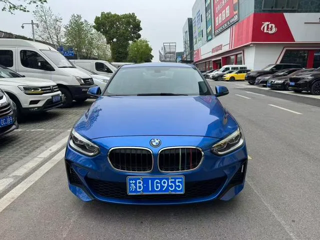 BMW 1 Series 2019 118i M Conjunto deportivo exterior foto 2 BMW 1 Series 2019 118i M Conjunto deportivo exterior foto 2