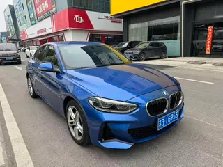 BMW 1 Series 2019 118i M Conjunto deportivo exterior foto 3 BMW 1 Series 2019 118i M Conjunto deportivo exterior foto 3