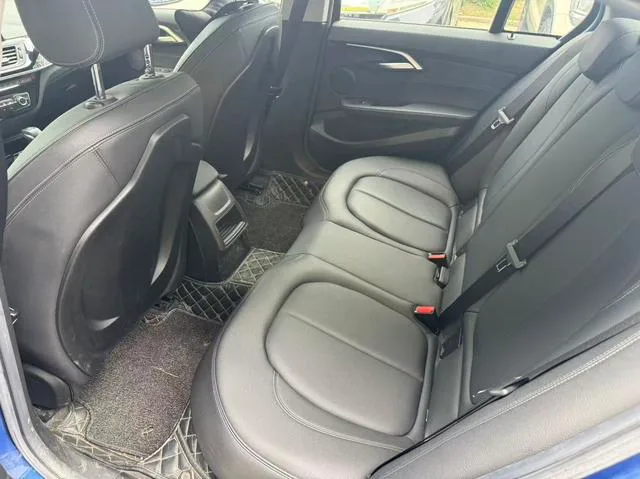 BMW 1 Series 2019 118i M Conjunto deportivo exterior foto 5 BMW 1 Series 2019 118i M Conjunto deportivo exterior foto 5