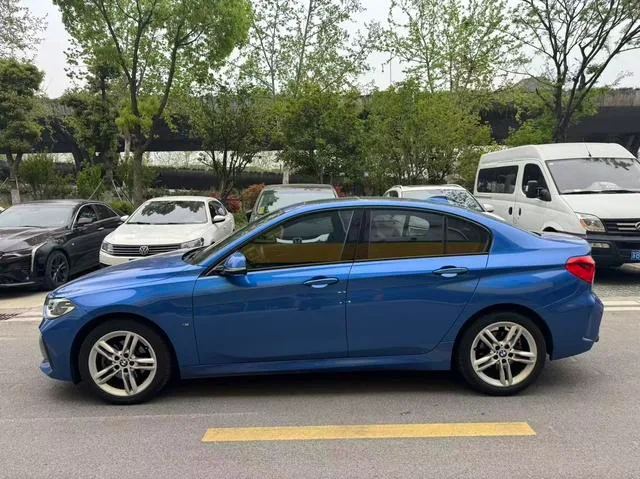 BMW 1 Series 2019 118i M Conjunto deportivo interior foto 10 BMW 1 Series 2019 118i M Conjunto deportivo interior foto 10
