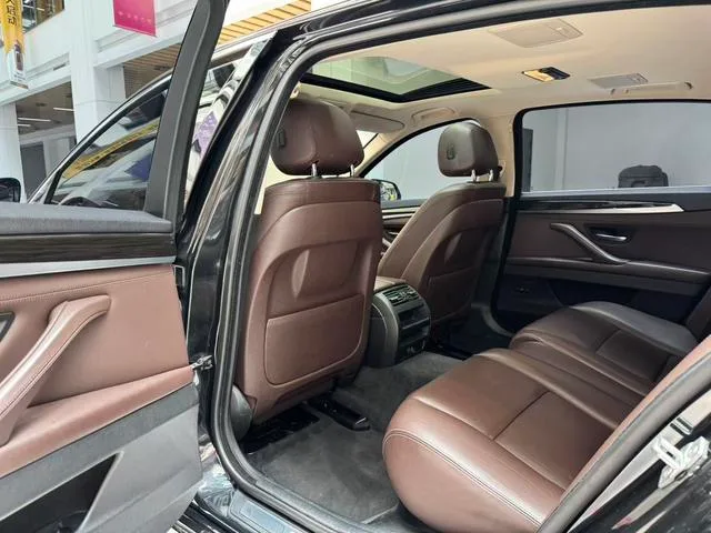 BMW 5 Series 2017 525Li Set de diseño de lujo interior foto 12 BMW 5 Series 2017 525Li Set de diseño de lujo interior foto 12