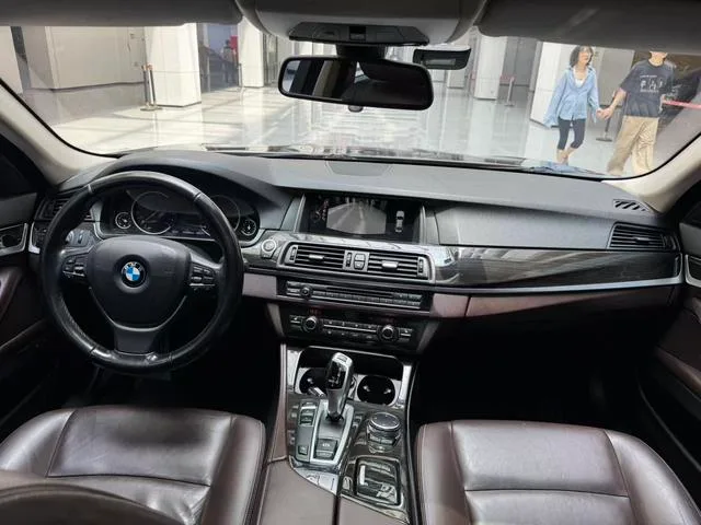 BMW 5 Series 2017 525Li Set de diseño de lujo interior foto 15 BMW 5 Series 2017 525Li Set de diseño de lujo interior foto 15