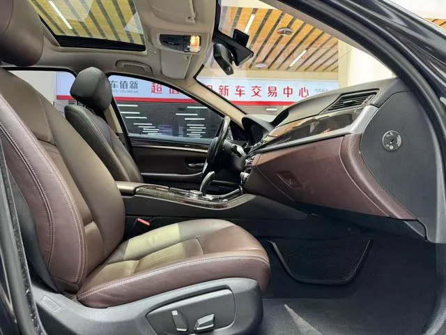 BMW 5 Series 2017 525Li Set de diseño de lujo interior foto 17 BMW 5 Series 2017 525Li Set de diseño de lujo interior foto 17