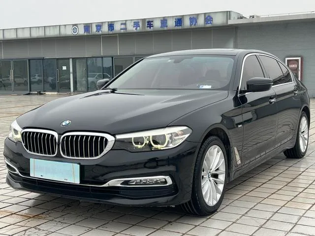 BMW 5 Series 2018 525Li Traje de lujo exterior foto 1 BMW 5 Series 2018 525Li Traje de lujo exterior foto 1