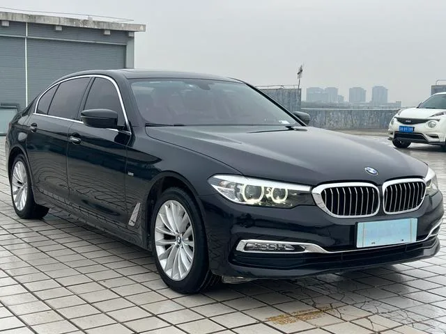 BMW 5 Series 2018 525Li Traje de lujo exterior foto 3 BMW 5 Series 2018 525Li Traje de lujo exterior foto 3