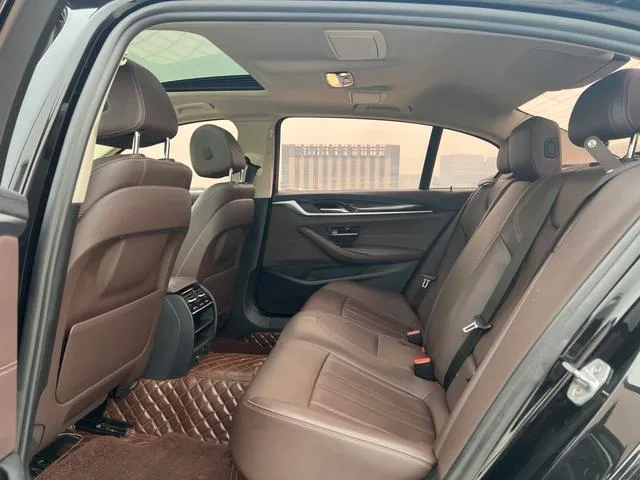 BMW 5 Series 2018 525Li Traje de lujo interior foto 8 BMW 5 Series 2018 525Li Traje de lujo interior foto 8
