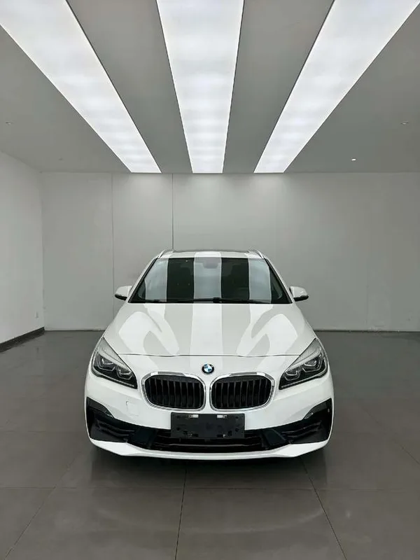 BMW 2 Series Touring 2019 218i Líder exterior foto 2 BMW 2 Series Touring 2019 218i Líder exterior foto 2