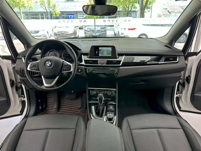 BMW 2 Series Touring 2019 218i Líder exterior foto 5 BMW 2 Series Touring 2019 218i Líder exterior foto 5