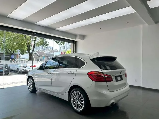 BMW 2 Series Touring 2019 218i Líder interior foto 7 BMW 2 Series Touring 2019 218i Líder interior foto 7