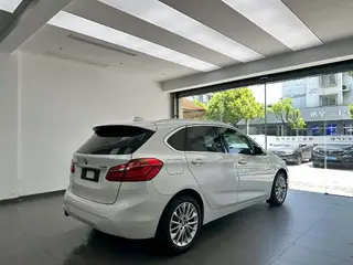 BMW 2 Series Touring 2019 218i Líder interior foto 9 BMW 2 Series Touring 2019 218i Líder interior foto 9