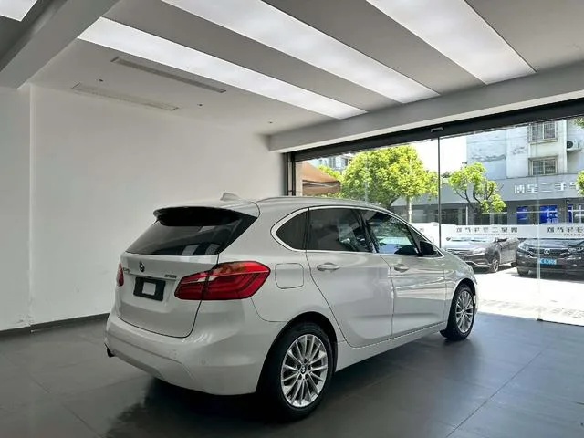 BMW 2 Series Touring 2019 218i Líder interior foto 9 BMW 2 Series Touring 2019 218i Líder interior foto 9