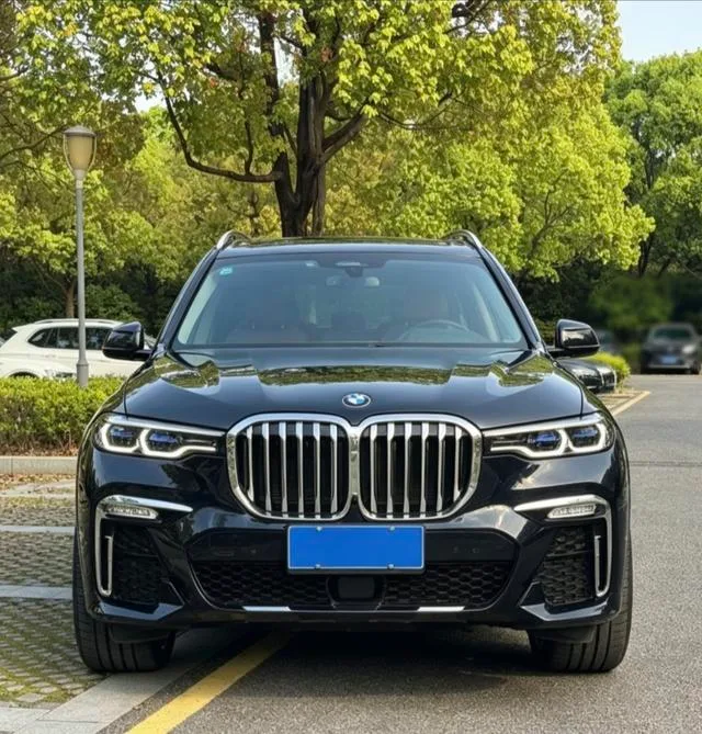 BMW X7 2021 xDrive40i Administrative M Sports suit exterior photo 2