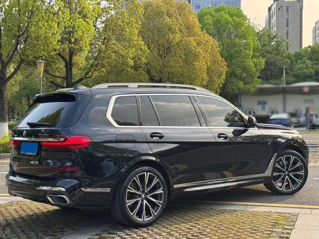 BMW X7 2021 xDrive40i Administrative M Sports suit exterior photo 3
