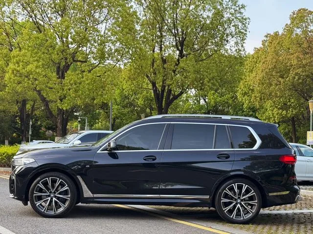 BMW X7 2021 xDrive40i Administrative M Sports suit exterior photo 6