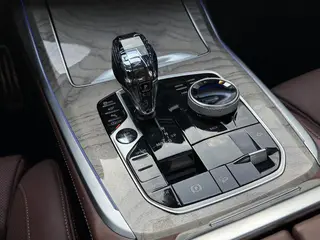 BMW X7 2021 xDrive40i Administrative M Sports suit interior photo 10
