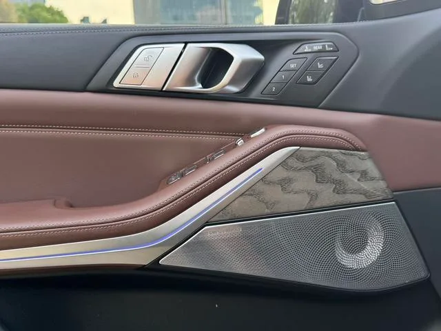 BMW X7 2021 xDrive40i Administrative M Sports suit interior photo 11