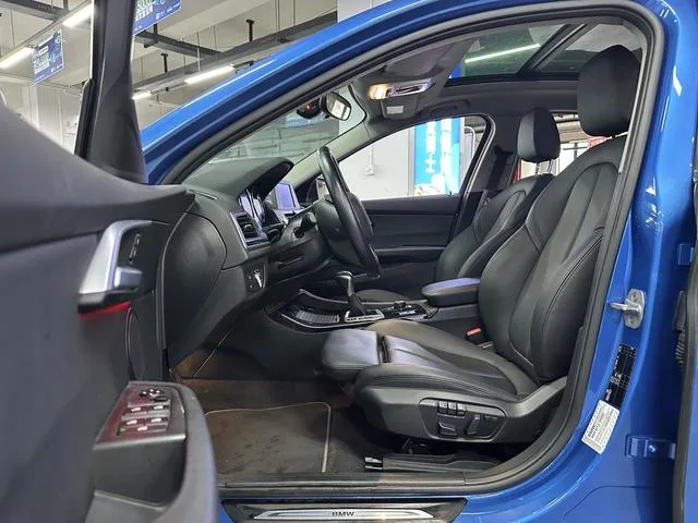 BMW 1 Series 2018 118i Sporty interior photo 19 BMW 1 Series 2018 118i Sporty interior photo 19