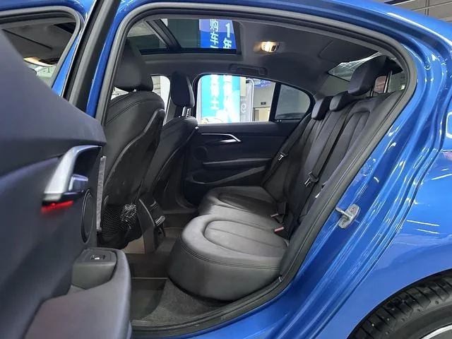 BMW 1 Series 2018 118i Sporty interior photo 20 BMW 1 Series 2018 118i Sporty interior photo 20