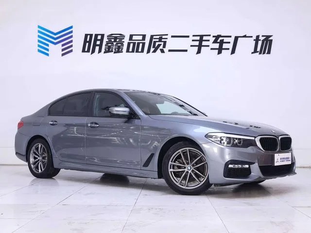 BMW 5 Series 2018 525i M Sports suit exterior photo 6 BMW 5 Series 2018 525i M Sports suit exterior photo 6